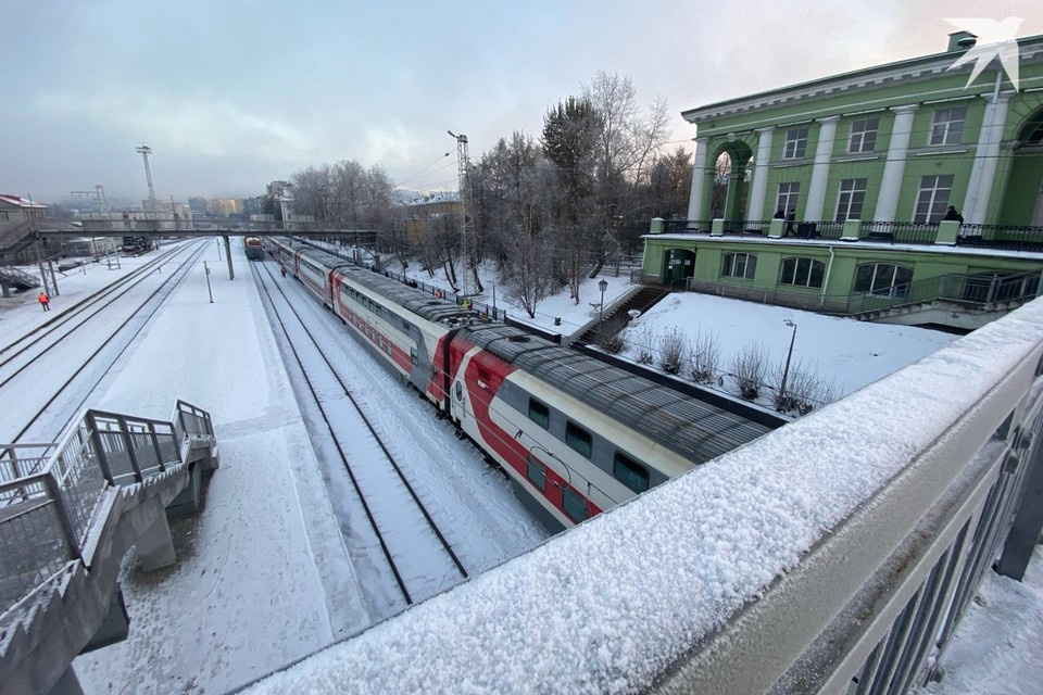    Из-за схода вагонов пострадали 14 человек, в том числе подросток. Трое находятся в тяжелом состоянии, одна женщина погибла по пути в больницу. Мария ПАШЕНКОВА