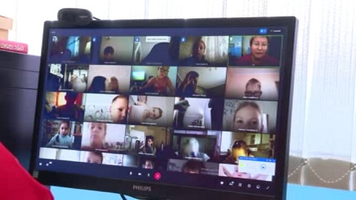    Детей приграничья Курской области, обучающихся дистанционно, переведут на «очку» после нового года