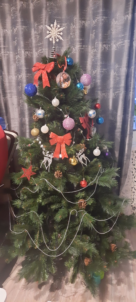 Наша ёлка. Без нижних игрушек