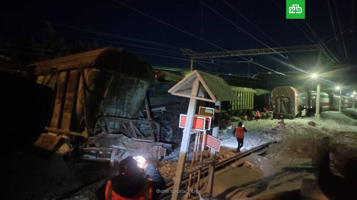    Пассажирский и грузовой поезда столкнулись в Мурманской области