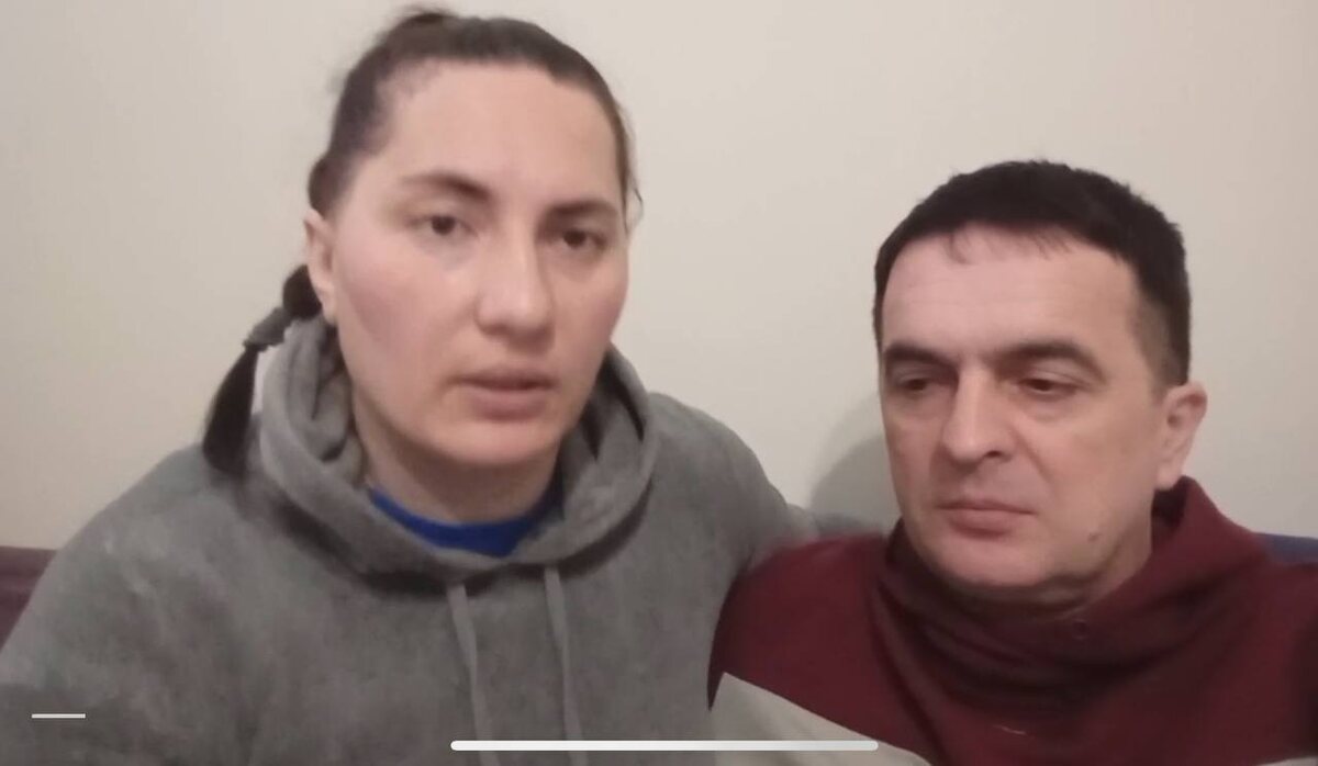    Родители пропашей девушки. Фото: tg-канал "Анна Цомартова"