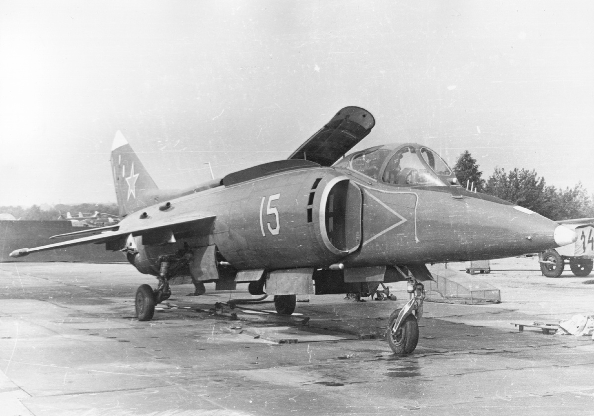 Як-38 борт 15