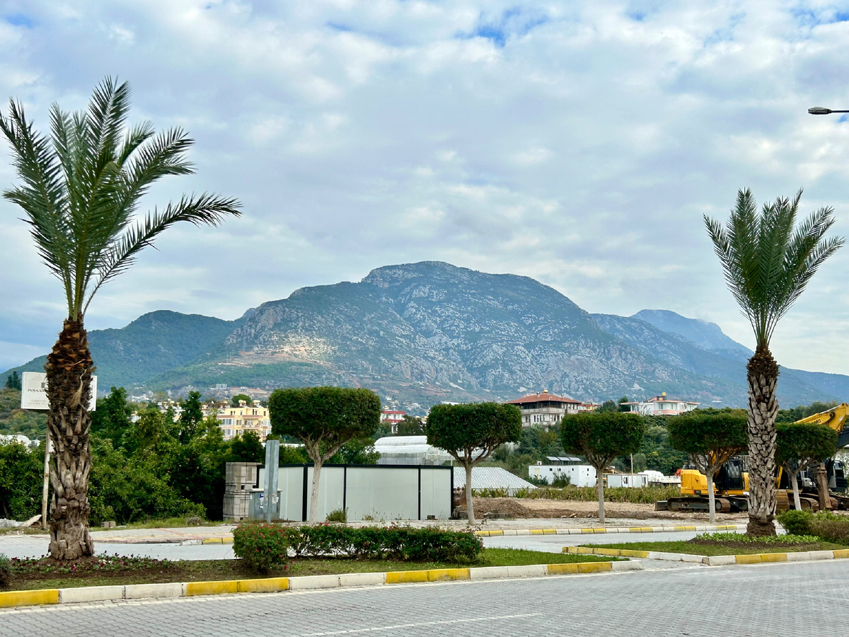 Тавр встречает путников своим величественным безмолвием.