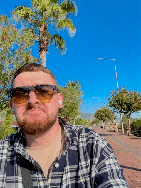 Это мои давольные личности мчаться сквозь время.