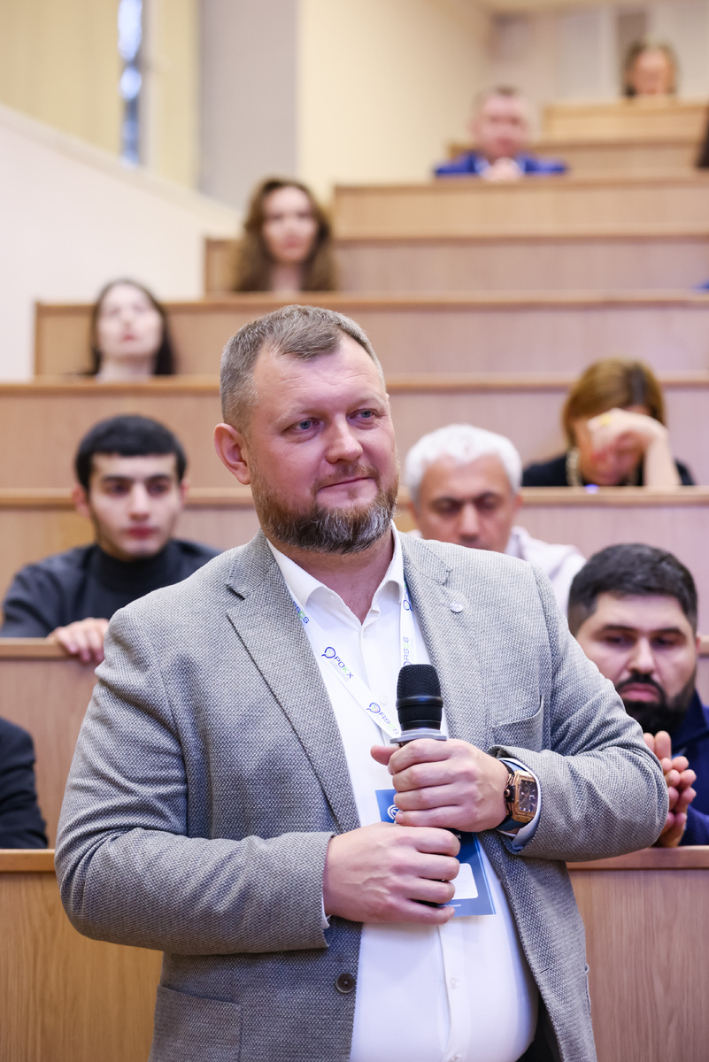 Один из ведущих врачей Проктологического центра "Эксперт" - Харабет Ефим Игоревич (врач-колопроктолог, хирург, кандидат медицинских наук)