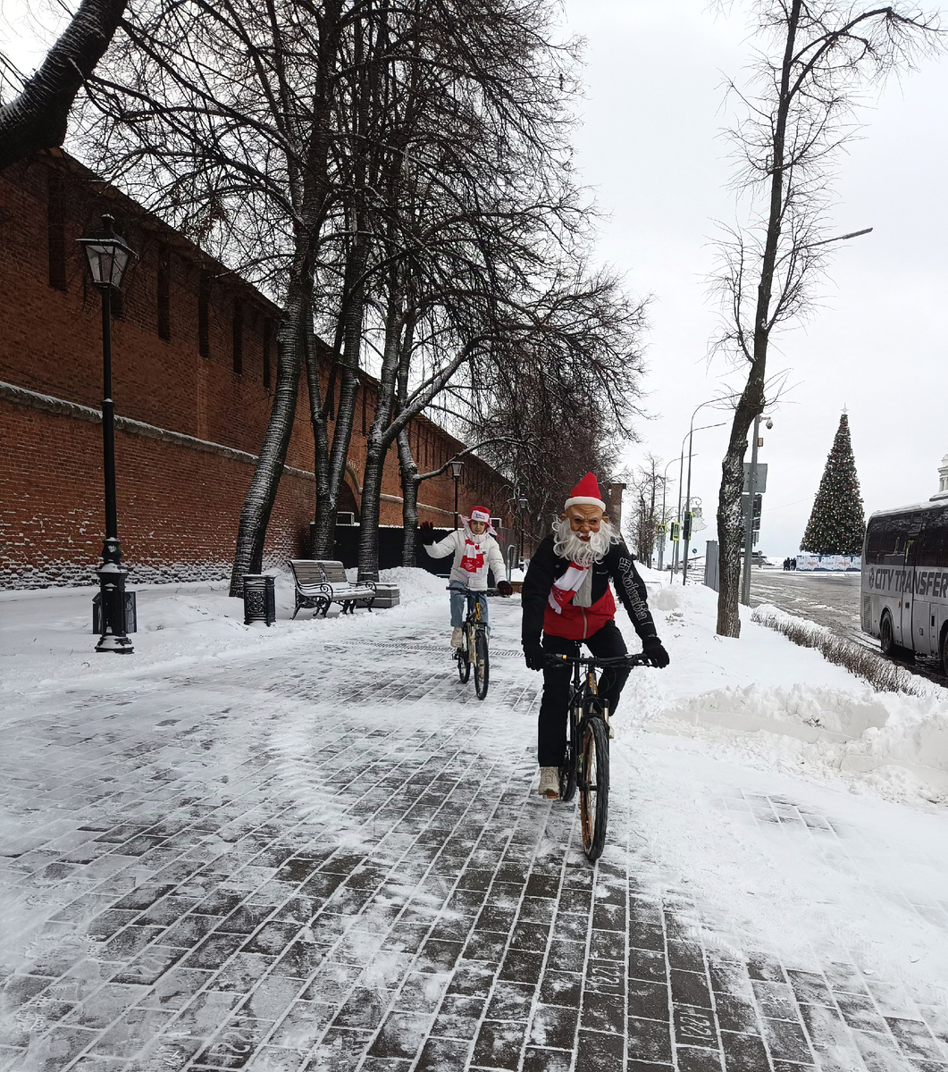 Новогодний велопробег в декабре 2023 г. , пл.Минина и Пожарского