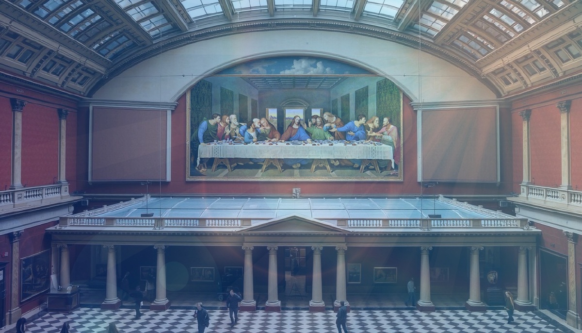 Выставочный зал с репродукцией картины "Тайная вечере"