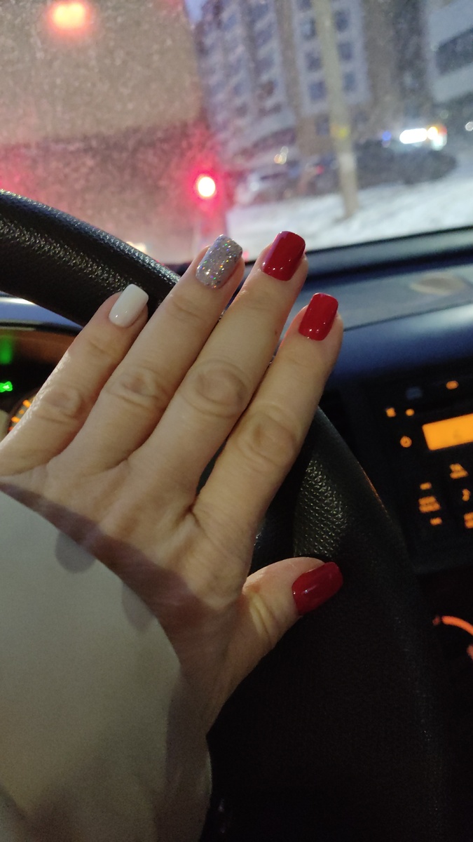 В выходной, сделала себе идеальный новогодний маникюр 