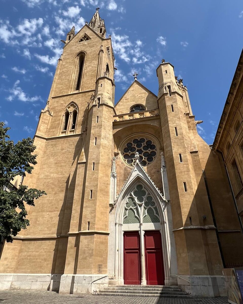 Основное здание музея (бывший монастырь мальтийского ордена)