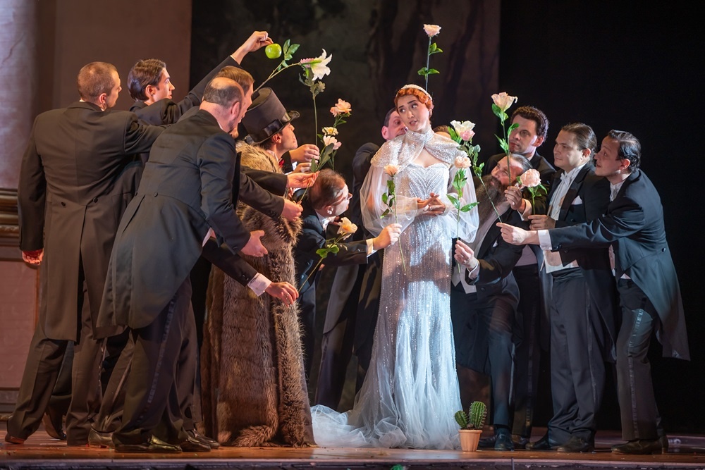    История взросления девушки рассказана динамично и доходчиво, жаль только, что уж в слишком пастельных тонах. / Нижегородский театр оперы и балета им. А.С. Пушкина