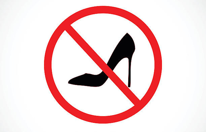 Знак запрета каблуков изменил жизнь Лубутену/ фото: istockphoto.com