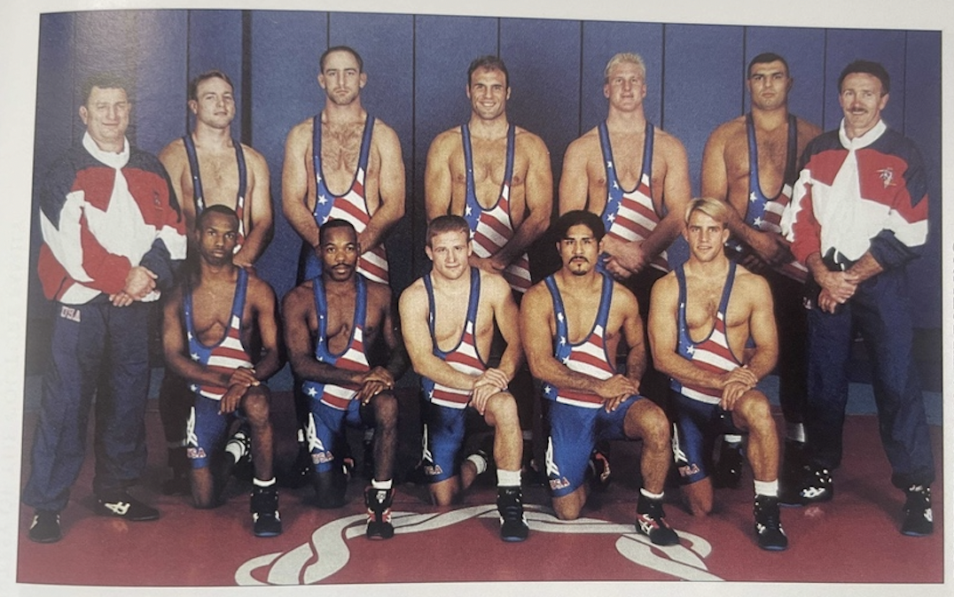 Сборная США по греко-римской борьбе в 1990 году. Рэнди Кутюр - в центре в верхнем ряду