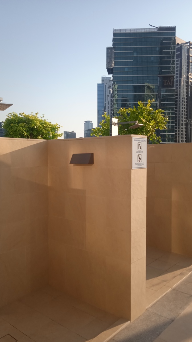 Душ в бассейне