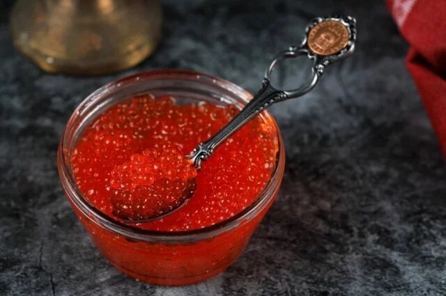    В какой банке лучше хранить икру?