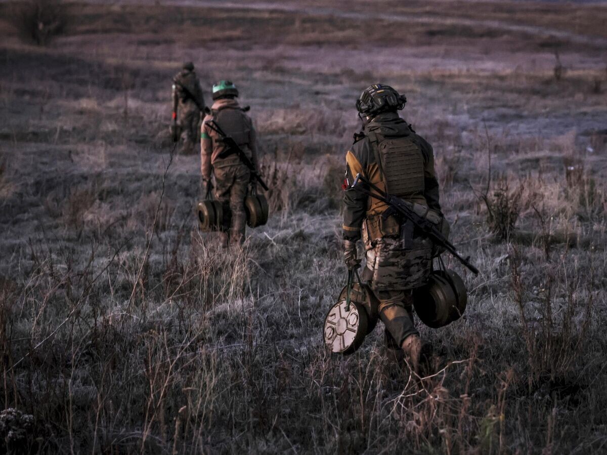    Украинские военные© AP Photo / Ukrainian 24th Mechanised Brigade/Oleg Petrasiuk
