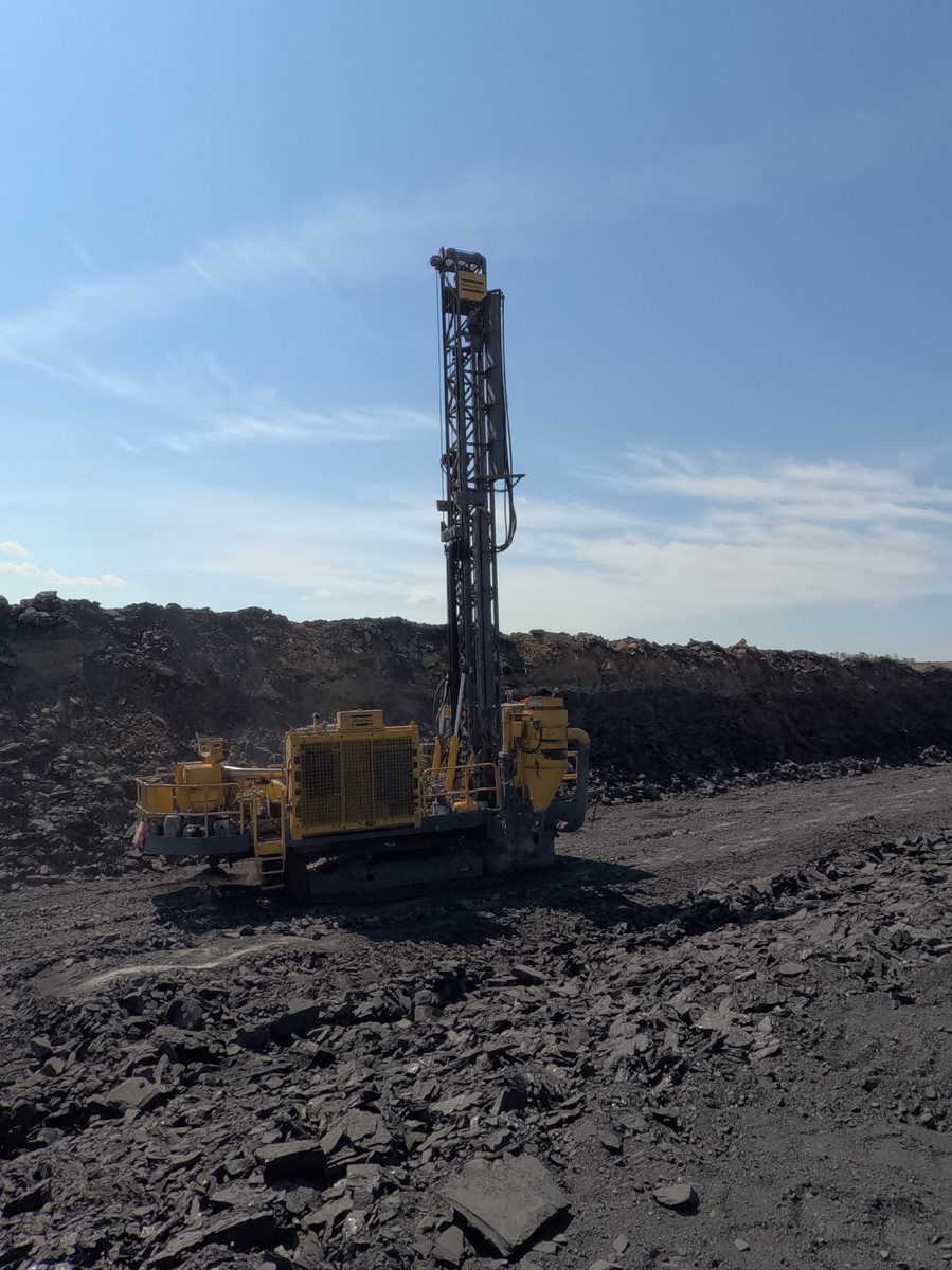 Буровой станок dm на карьере