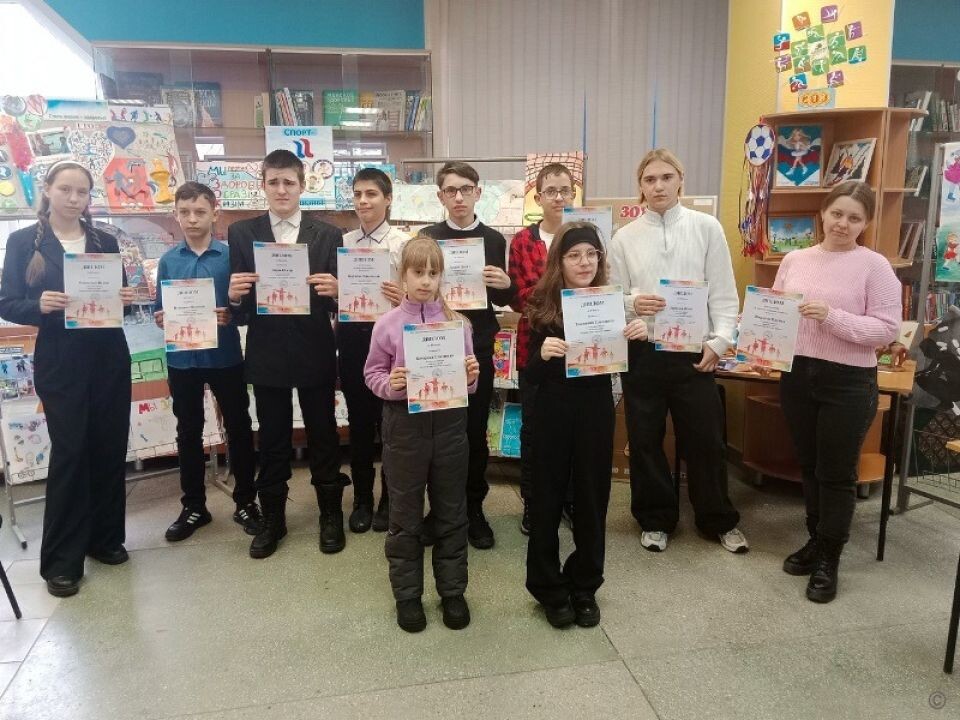    Награждение победителей конкурса "Выбирай спорт! Выбирай здоровье!". Источник: barnaul.org