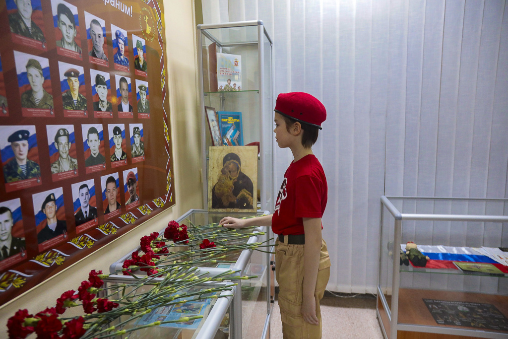    Гордиться и хранить память о героях