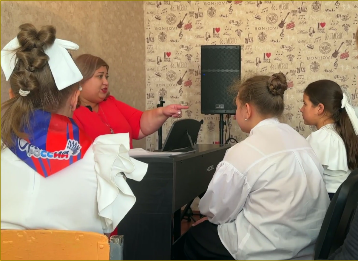    Льется музыка!