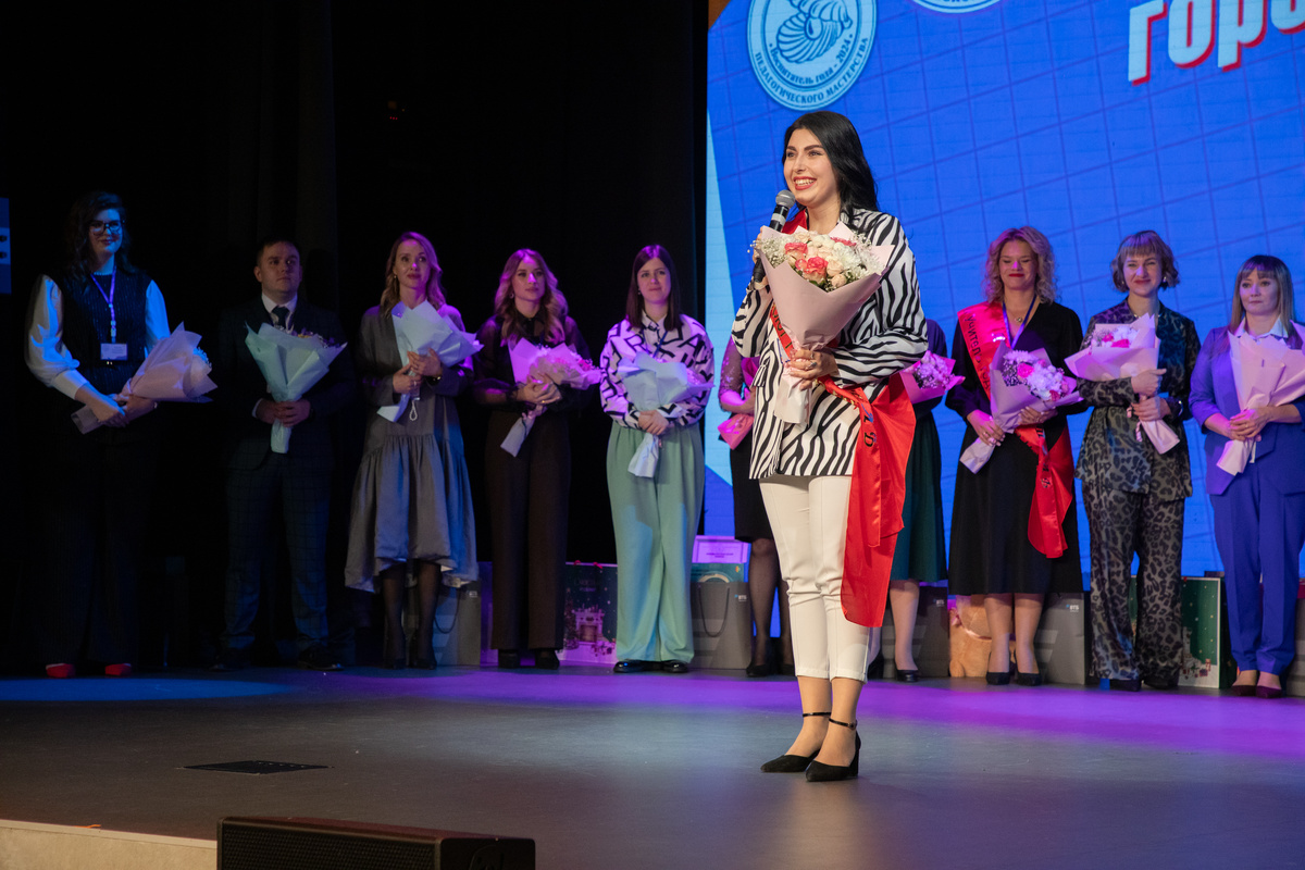 В номинации «Педагогический дебют» выиграла учитель математики из школы № 5, коренная ноябрянка Юлия Миллер.