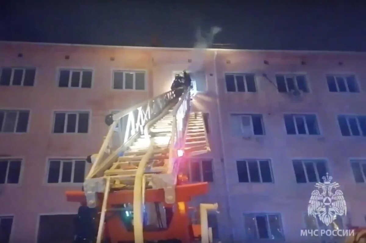    В Астрахани эвакуировали жильцов общежития из-за пожара