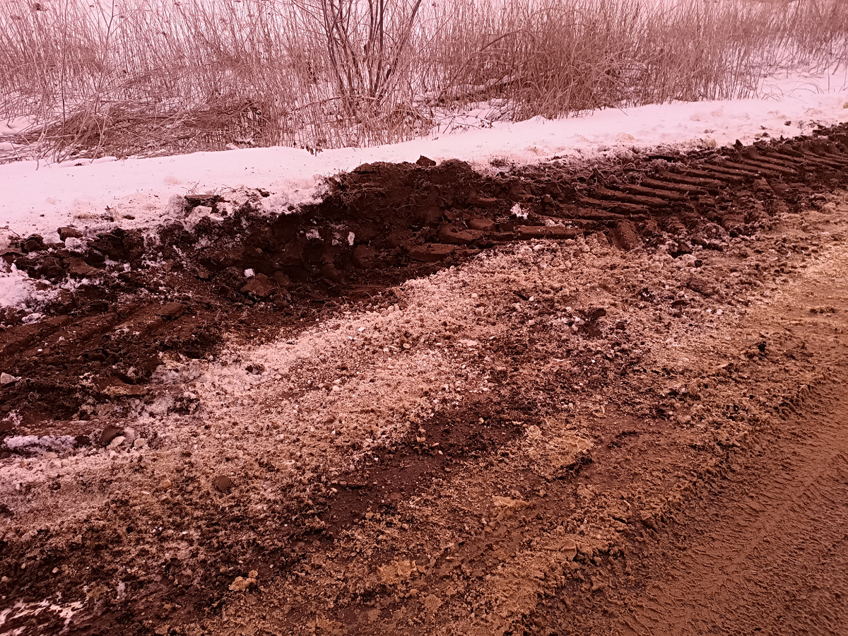 Накопал ям на обочине 😏