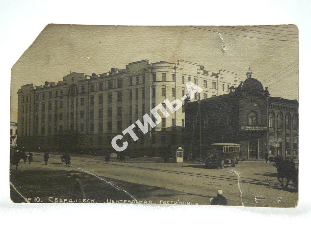 Эта фотокарточка, скорее всего, одно из первых фото гостиницы. Взял отсюда: http://www.1723.ru/forums/index.php?showtopic=337&st=740