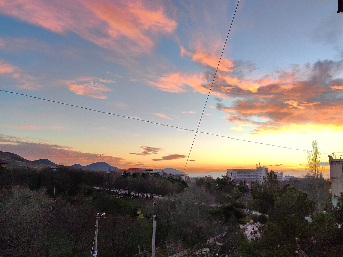 Рассвет в Коктебеле. Сегодня. Фото автора канала