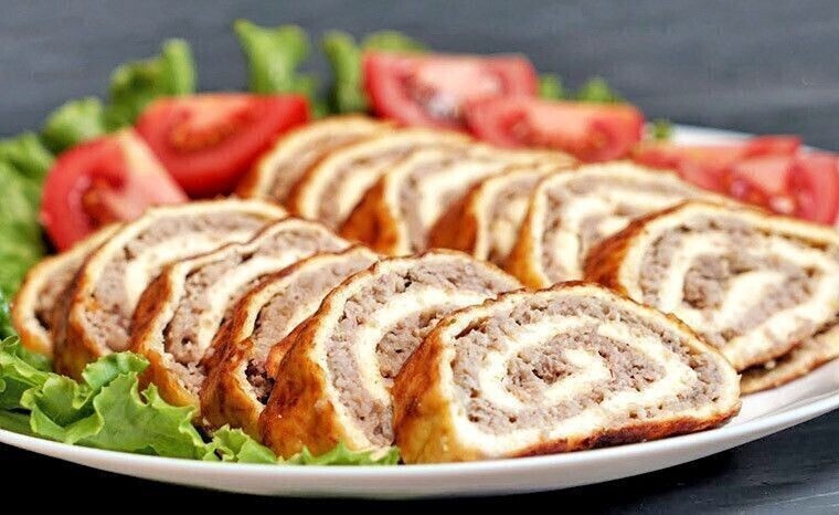 СЫРНЫЙ РУЛЕТ С ФАРШЕМ.