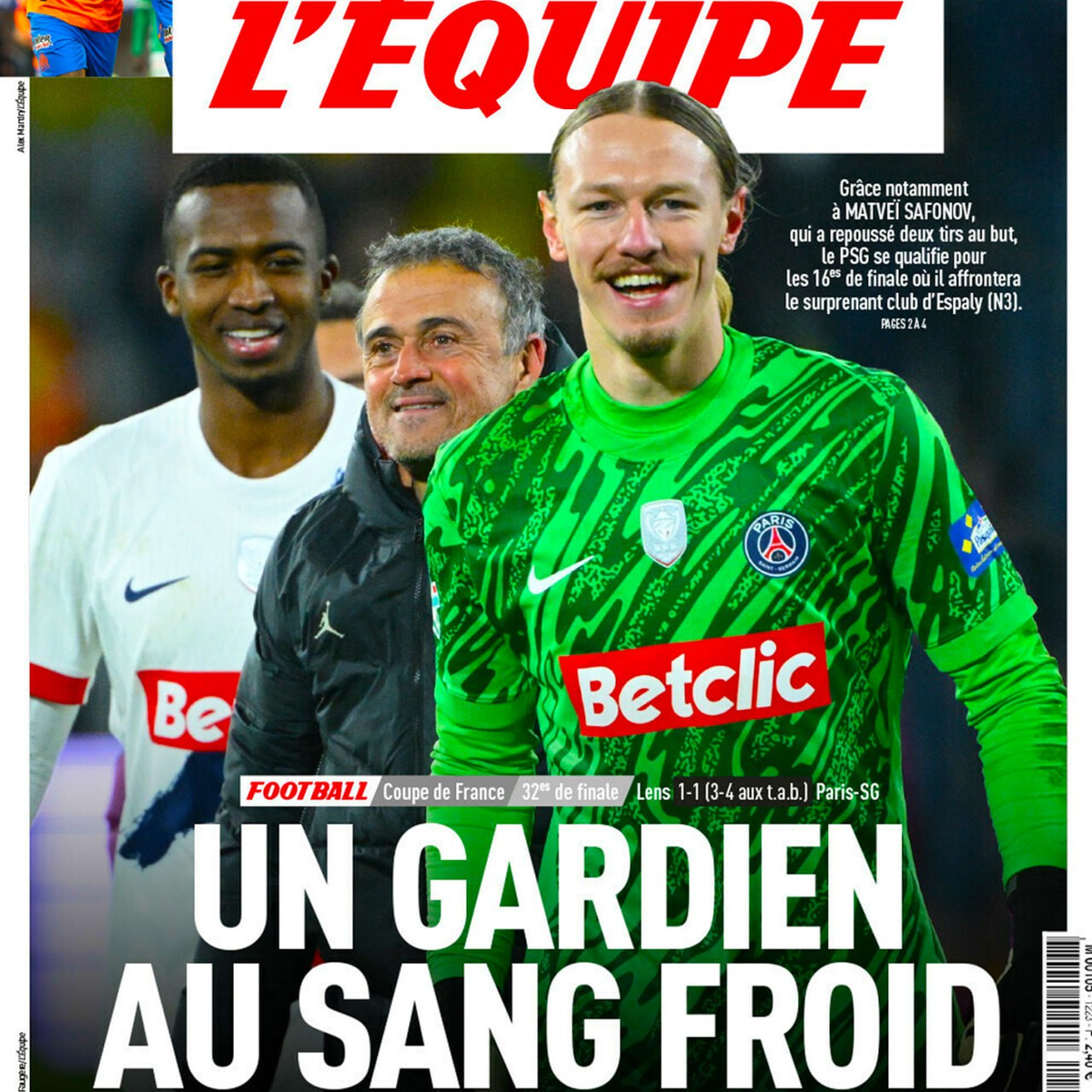 Подпись под фото Сафонова: "Хладнокровный вратарь"