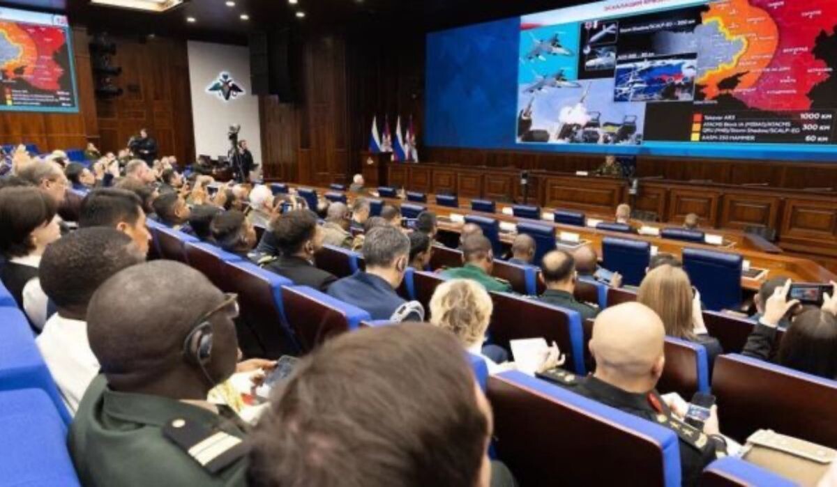     Совещание в Минобороне РФ, Источник: vestivrn.ru Автор фото: Минобороны РФ