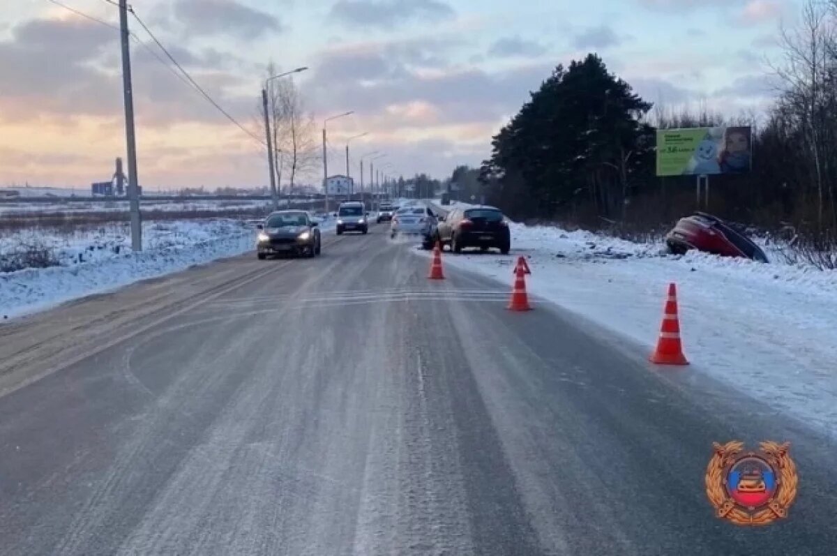    Под Тверью два автомобиля столкнулись лоб в лоб, один человек пострадал