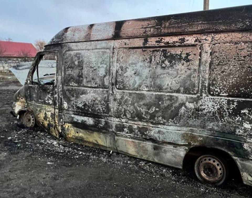 машину ВСУ сожгли в Павлограде. Полицейские уже ищут поджигателей, но найти не могут даже свидетелей, источник – Телеграм-канал Чёрный Квартал