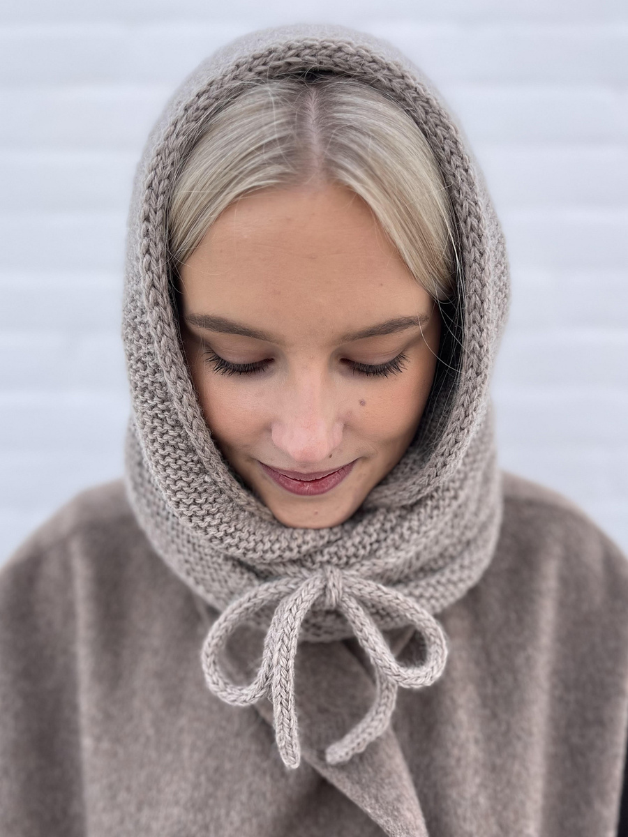 Вязаный спицами шарф с капюшоном MY JOSE HOOD от NORgardknitters.