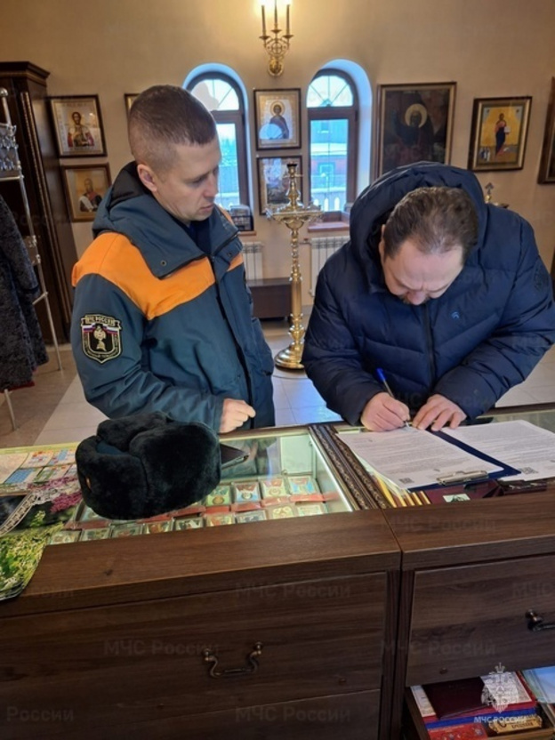    Сотрудники МЧС проверили кировские храмы