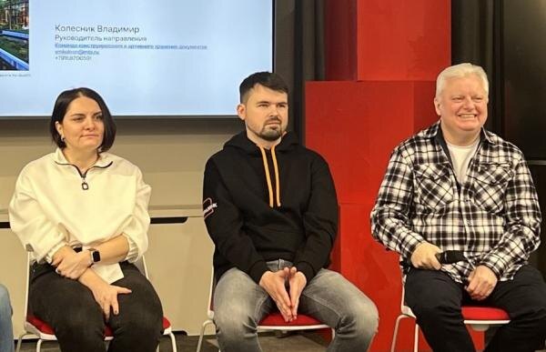 На фо­то сле­ва нап­ра­во: ме­нед­жер по про­дук­ту ре­шений сис­те­мы элек­трон­но­го до­кумен­тоо­бо­рота ООО "Эл­ма" (ELMA) Ан­дже­ла Ми­роно­ва, ве­дущий кон­суль­тант ООО "Тер­ра­Линк" Сер­гей Коз­лов, ру­ково­дитель нап­рав­ле­ния "МТС Дид­жи­тал" Вла­димир Ко­лес­ник