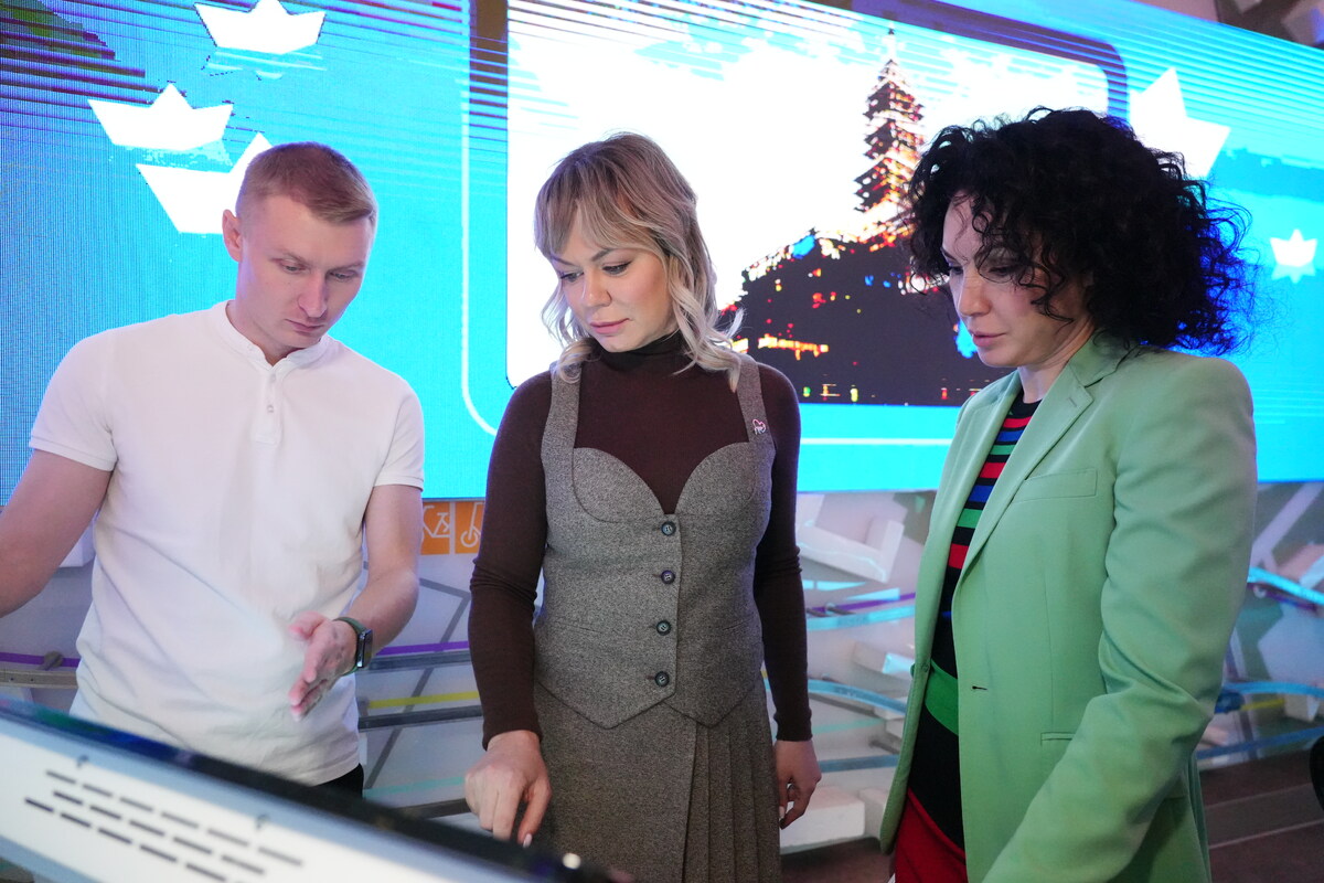     Экскурсия по павильону. Источник: Партия "Единая Россия"