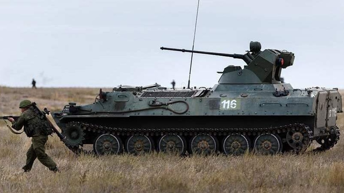 На фото: боевая машина на базе МТ-ЛБ в 17-й отдельной мотострелковой бригаде на учениях «Центр-2015». Источник фото: Минобороны РФ.