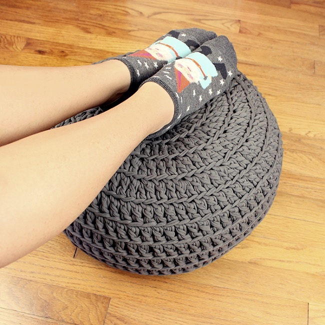    Как связать пуфик крючком из трикотажной пряжи   
Источник: Julie