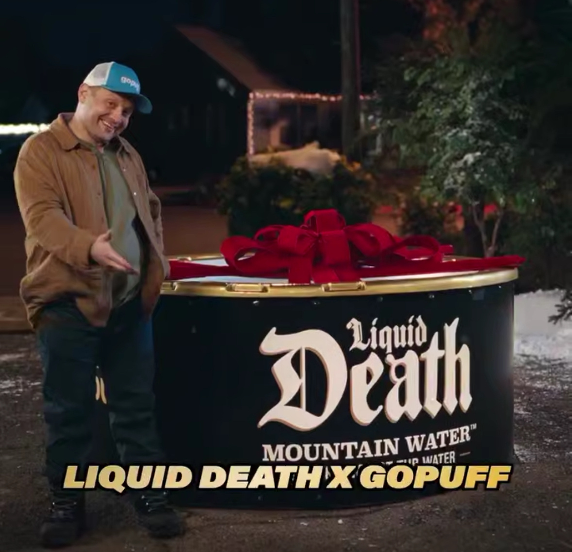 Liquid Death и Gopuff выпустили джакузи для зимних тусовок — его можно только выиграть  