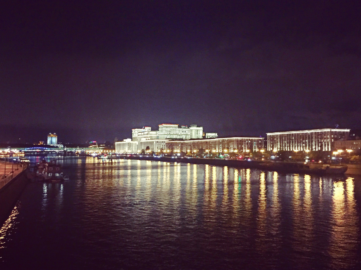 Возле Парка Горького в Москве, гуляю после работы