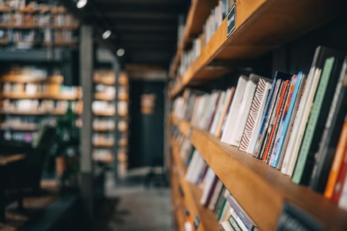    Книжные новинки уже ждут читателей на полках нижегородских библиотек