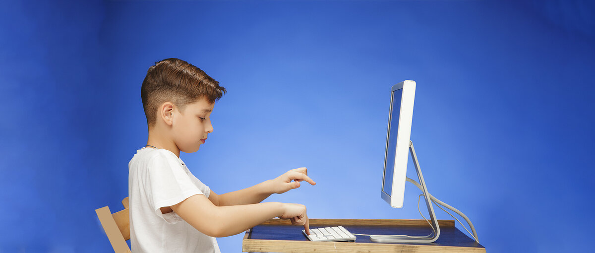 Спинка и сидение должны быть достаточно жесткими.