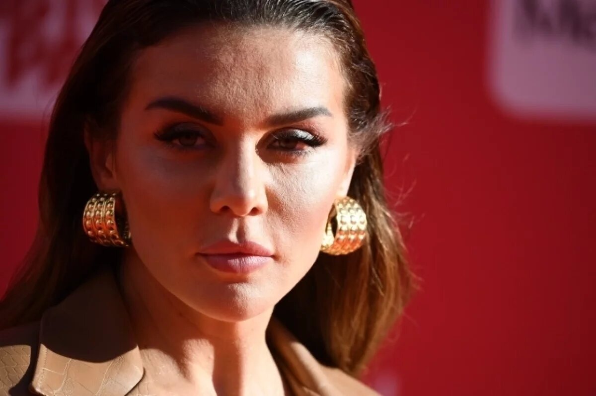    Агент певицы: Седокова из-за тяжелого состояния еще неделю будет в больнице