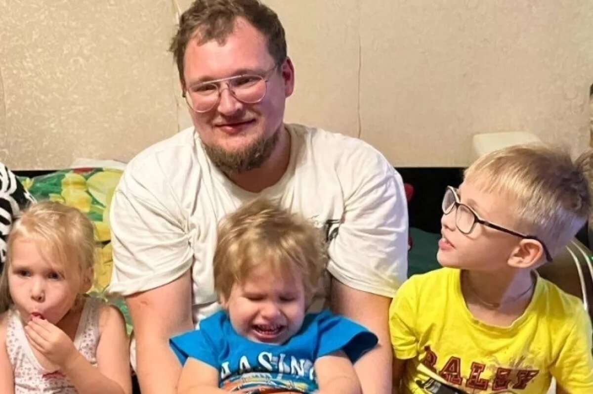    Виталий Курносов с детьми.