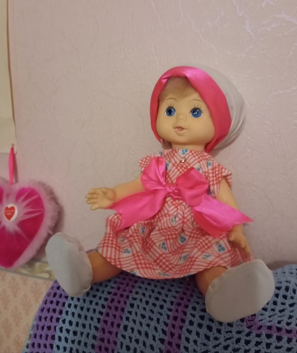 Косынку ещё смастерила. 