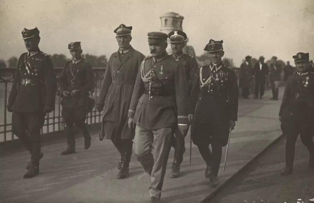 Ю. Пилсудский с офицерами, 1926 год. фото из ria.ru