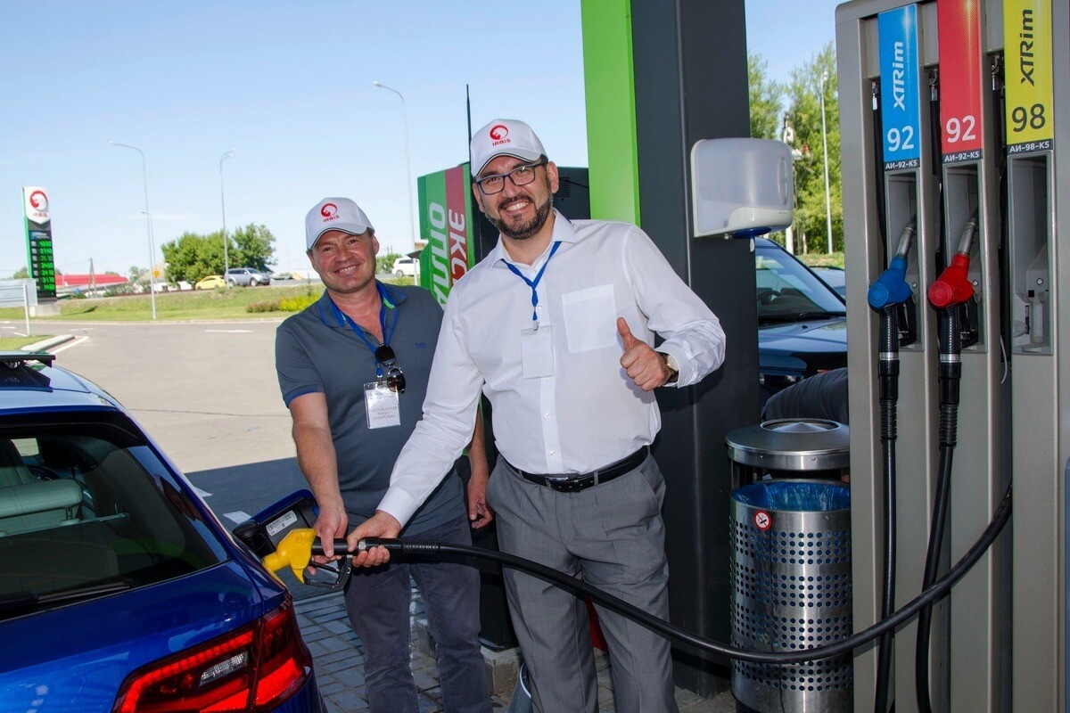 Основатель ГК IRBIS Ринат Назипович Гаптельхаков слева и генеральный директор ГК IRBIS Ирек Хасбиуллович Валиев справа 