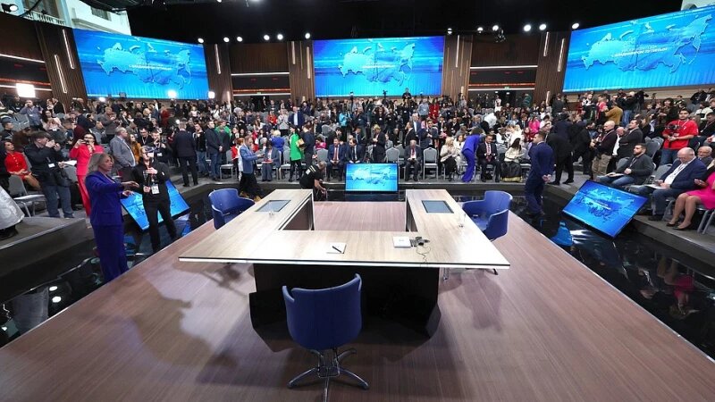     Перед началом прямой линии. kremlin.ru