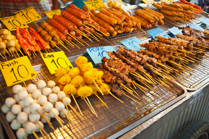 ммм, дешевые тайские шашлычки